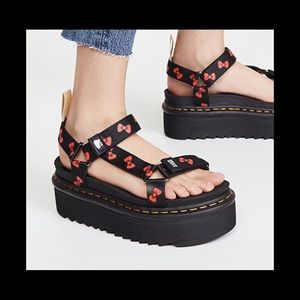 Dr.Martens Hello Kitty VEGAN HELLO KITTY SANDAL